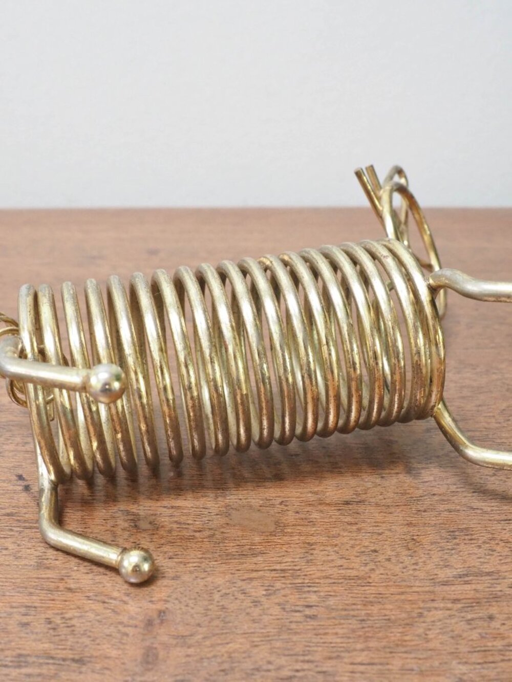 Vtg Brass Spiral Cat - Brass Spring Letter Holder - Desk Organizer - Picture 7 of 9